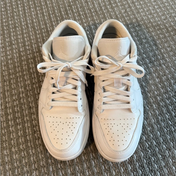 Woman’s Nike Air Jordan 1 Low Size 9 - Picture 2 of 6